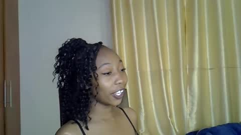 Snapshot of wizzia_khalifa chatting on 02.26.25 girlie o online show from 02.26.25