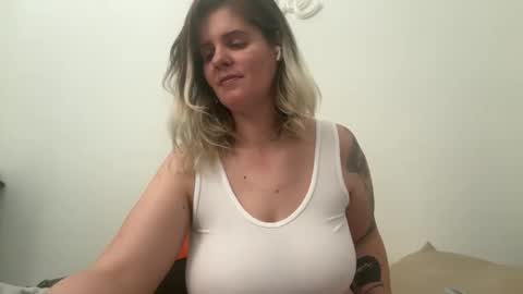 Snapshot of wldntulik2no chatting on 01.21.25 Moth online show from 01.21.25