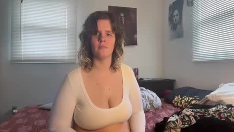 Snapshot of wldntulik2no chatting on 02.05.25 Moth online show from 02.05.25