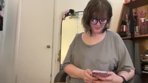 Snapshot of wldntulik2no chatting on 03.07.25 Moth online show from 03.07.25