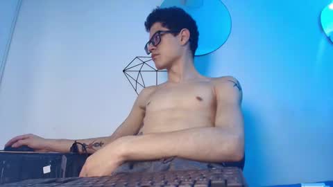  W O L F  online show from 10.21.25