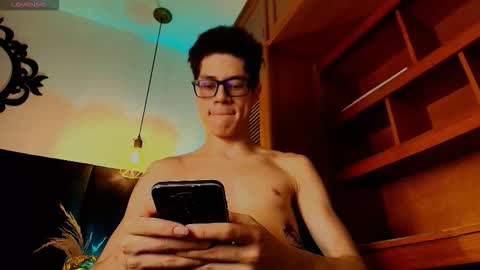  W O L F  online show from 11.05.25