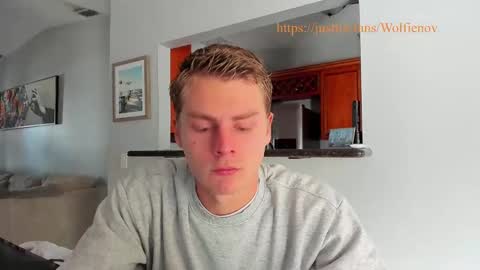 Snapshot of wolfiell chatting on 01.08.25 Wolfienov online show from 01.08.25
