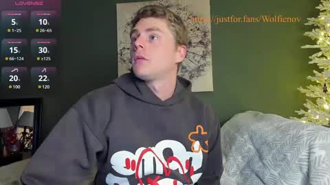 Snapshot of wolfiell chatting on 01.10.25 Wolfienov online show from 01.10.25