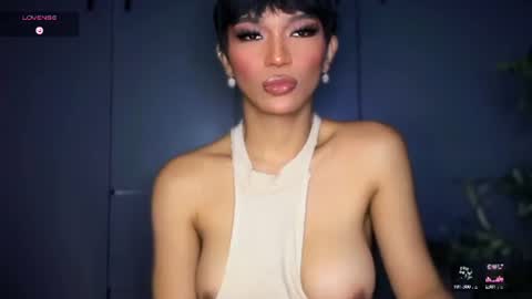 Snapshot of womanofyourdesire_ts chatting on 08.02.26 Julia online show from 08.02.26