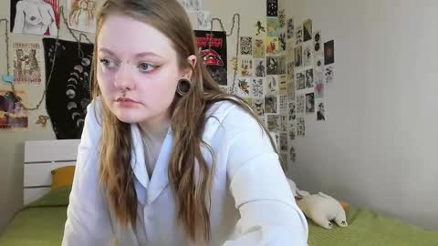 Snapshot of wonderconnie chatting on 10.14.25 wonderconnie online show from 10.14.25