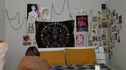 Snapshot of wonderconnie chatting on 10.19.25 wonderconnie online show from 10.19.25