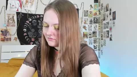 Snapshot of wonderconnie chatting on 10.25.25 wonderconnie online show from 10.25.25