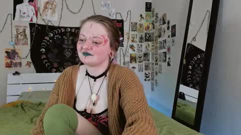 Snapshot of wonderconnie chatting on 10.27.25 wonderconnie online show from 10.27.25