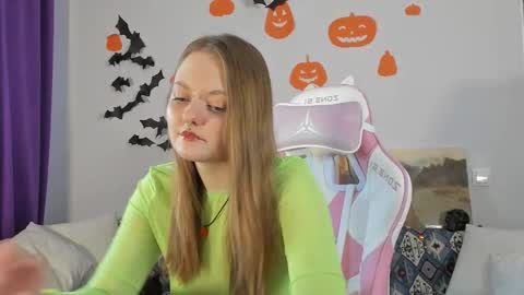 Snapshot of wonderconnie chatting on 10.30.25 wonderconnie online show from 10.30.25