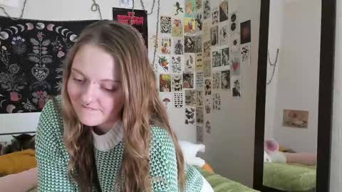 Snapshot of wonderconnie chatting on 11.04.25 wonderconnie online show from 11.04.25