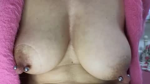 Snapshot of wondergirl_68 chatting on 02.18.25 Wondergirl online show from 02.18.25