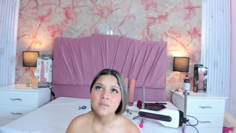 wonderkloe_ online show from 03.05.26