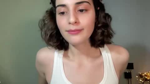 Snapshot of wonderland_stia chatting on 03.05.25 Stia online show from 03.05.25