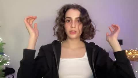 Snapshot of wonderland_stia chatting on 03.06.25 Stia online show from 03.06.25