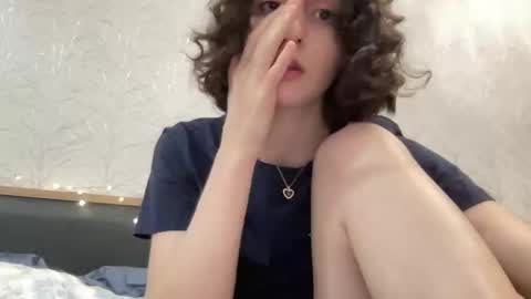 Snapshot of wonderland_stia chatting on 03.12.25 Stia online show from 03.12.25