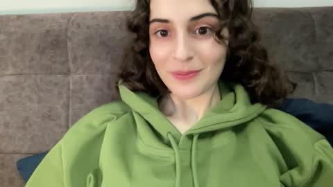 Snapshot of wonderland_stia chatting on 09.12.25 Stia online show from 09.12.25