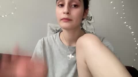 Snapshot of wonderland_stia chatting on 09.16.25 Stia online show from 09.16.25