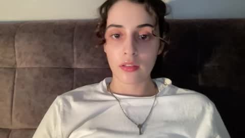 Snapshot of wonderland_stia chatting on 09.17.25 Stia online show from 09.17.25