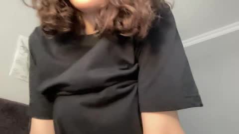 Snapshot of wonderland_stia chatting on 09.21.25 Stia online show from 09.21.25