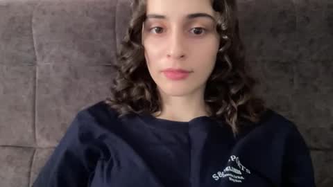 Snapshot of wonderland_stia chatting on 09.22.25 Stia online show from 09.22.25