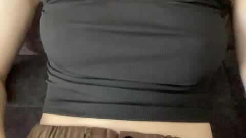 Snapshot of wonderland_stia chatting on 09.23.25 Stia online show from 09.23.25