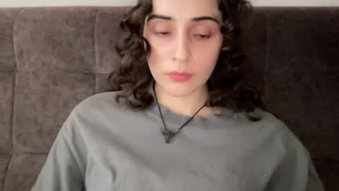 Snapshot of wonderland_stia chatting on 09.24.25 Stia online show from 09.24.25