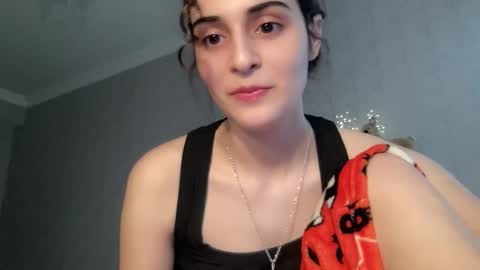 Snapshot of wonderland_stia chatting on 11.18.25 Stia online show from 11.18.25