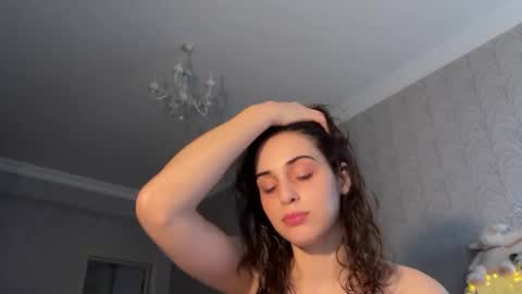 Snapshot of wonderland_stia chatting on 11.24.25 Stia online show from 11.24.25