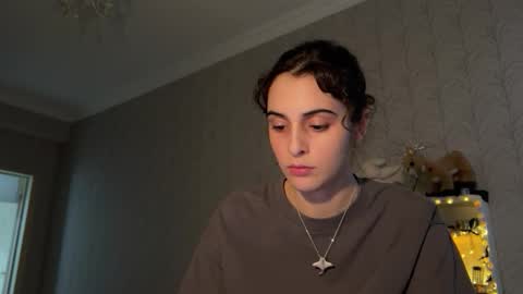 Snapshot of wonderland_stia chatting on 11.25.25 Stia online show from 11.25.25