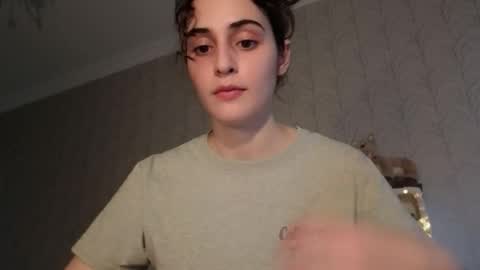 Snapshot of wonderland_stia chatting on 12.04.25 Stia online show from 12.04.25