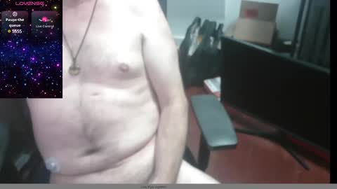 Snapshot of woodworker6473 chatting on 01.05.25 woodworker6473 online show from 01.05.25