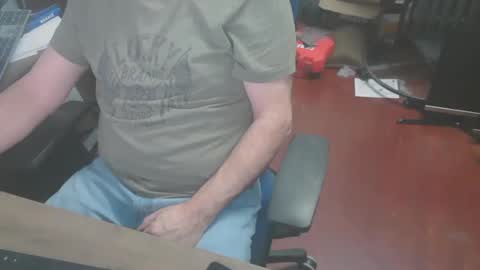 Snapshot of woodworker6473 chatting on 01.20.25 woodworker6473 online show from 01.20.25