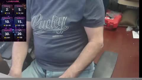 Snapshot of woodworker6473 chatting on 01.21.25 woodworker6473 online show from 01.21.25