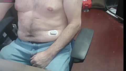 Snapshot of woodworker6473 chatting on 02.05.25 woodworker6473 online show from 02.05.25