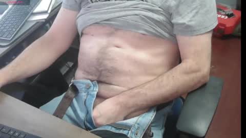 Snapshot of woodworker6473 chatting on 03.05.25 woodworker6473 online show from 03.05.25