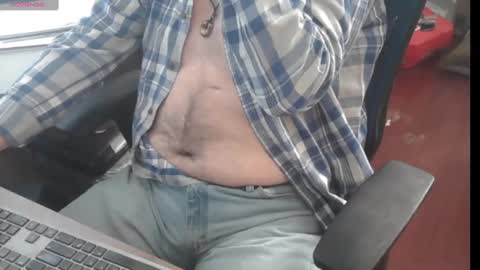 Snapshot of woodworker6473 chatting on 03.07.25 woodworker6473 online show from 03.07.25