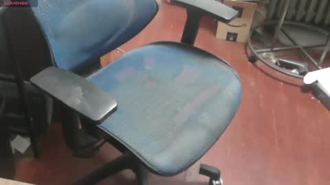 Snapshot of woodworker6473 chatting on 09.30.25 woodworker6473 online show from 09.30.25