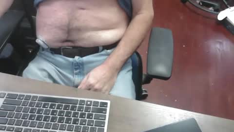 Snapshot of woodworker6473 chatting on 10.07.25 woodworker6473 online show from 10.07.25