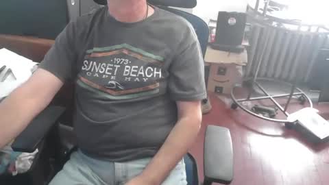 Snapshot of woodworker6473 chatting on 11.14.25 woodworker6473 online show from 11.14.25