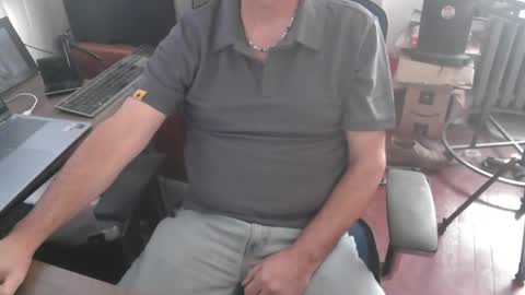 Snapshot of woodworker6473 chatting on 12.21.25 woodworker6473 online show from 12.21.25