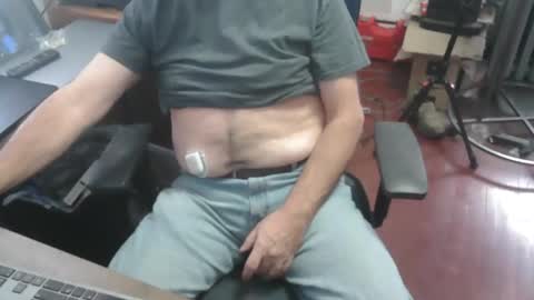 Snapshot of woodworker6473 chatting on 01.05.26 woodworker6473 online show from 01.05.26