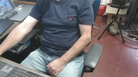 Snapshot of woodworker6473 chatting on 01.06.26 woodworker6473 online show from 01.06.26