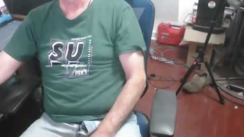 Snapshot of woodworker6473 chatting on 01.12.26 woodworker6473 online show from 01.12.26