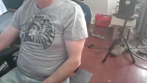 Snapshot of woodworker6473 chatting on 01.12.26 woodworker6473 online show from 01.12.26