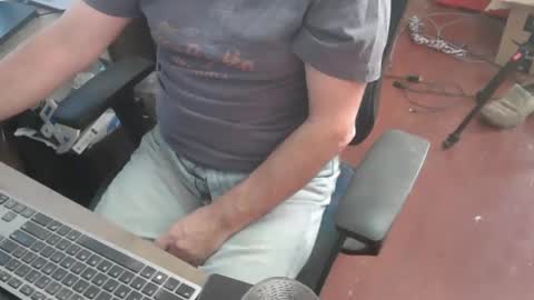 Snapshot of woodworker6473 chatting on 01.13.26 woodworker6473 online show from 01.13.26