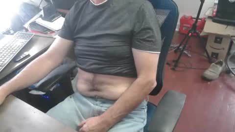 Snapshot of woodworker6473 chatting on 02.03.26 woodworker6473 online show from 02.03.26