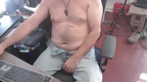 Snapshot of woodworker6473 chatting on 02.05.26 woodworker6473 online show from 02.05.26