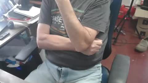 Snapshot of woodworker6473 chatting on 02.06.26 woodworker6473 online show from 02.06.26