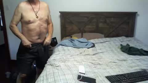 Snapshot of woodworker6473 chatting on 03.01.26 woodworker6473 online show from 03.01.26